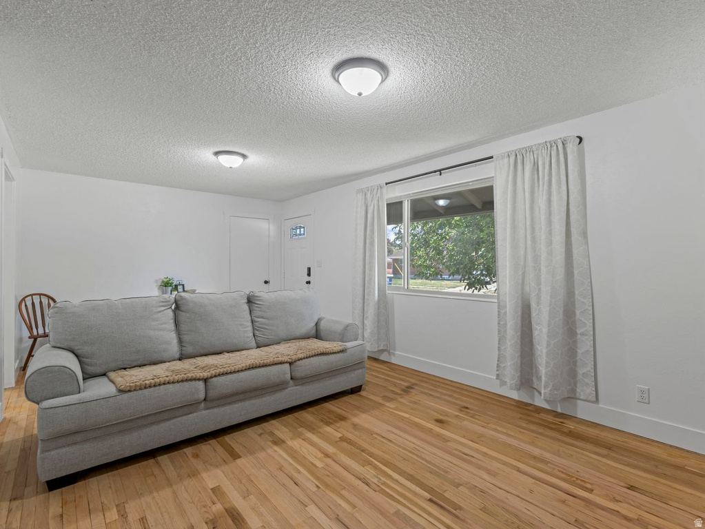 532 W FORBES N AVE photo 3