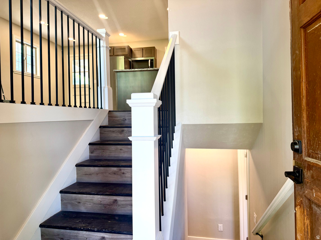105 CEDAR DR photo 3