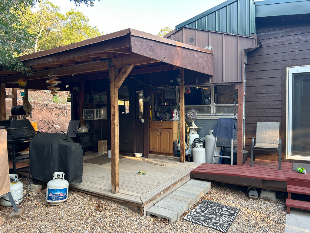 1049 LEWIS DR photo 3