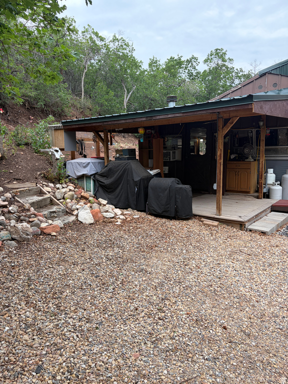 1049 LEWIS DR photo 4