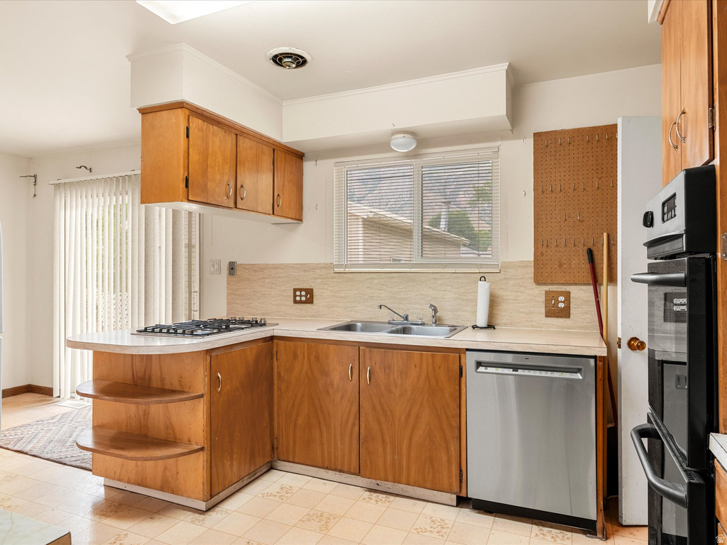 528 N 300 W photo 3