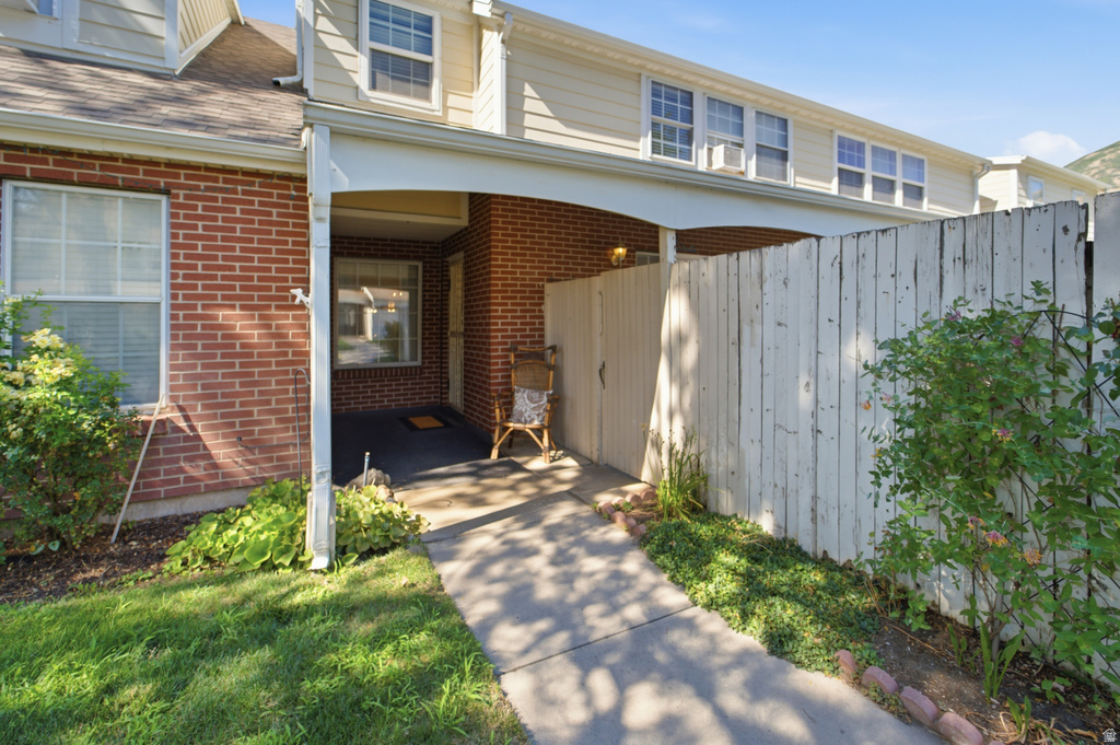 266 W MEADOW LN photo 2