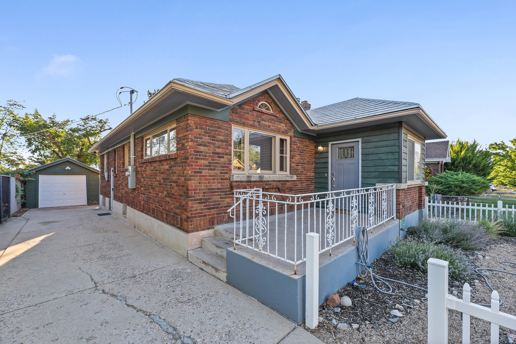 2869 S BRINKER E AVE photo 2