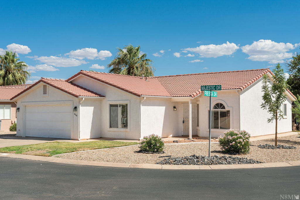 428 E MAJESTIC DR photo 3