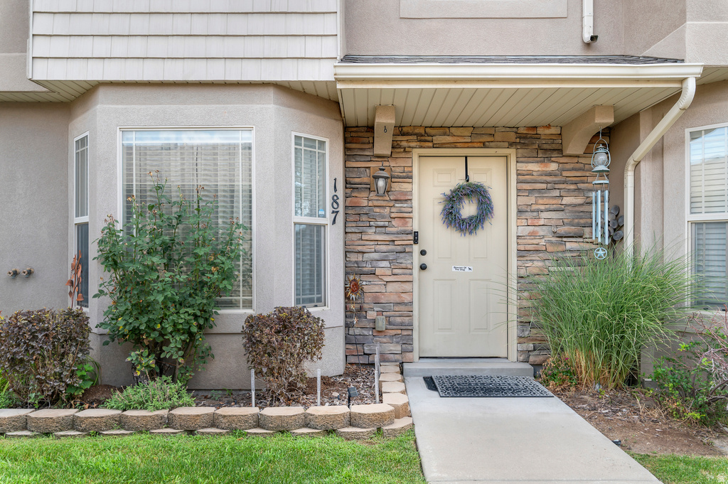 187 S TAMARAK photo 2