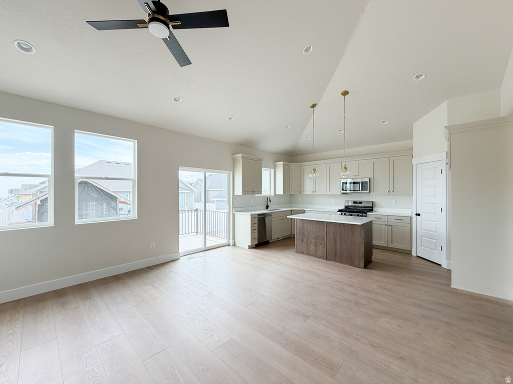 492 W 1910 N photo 3