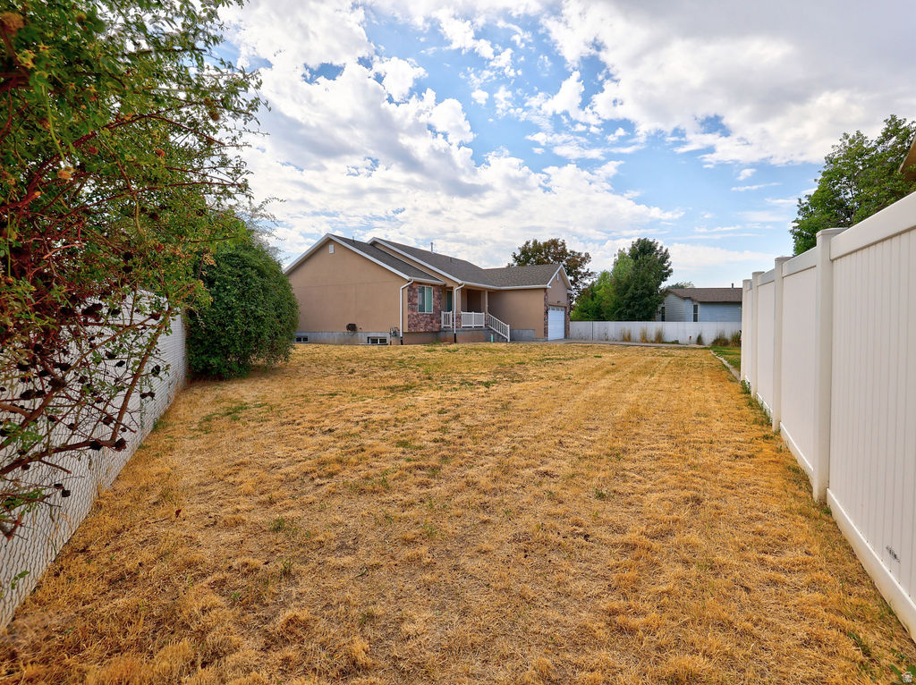 1065 S 1650 E photo 3