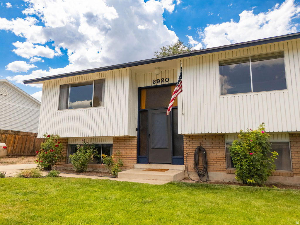 2920 S PATRICIA W CIR photo 2