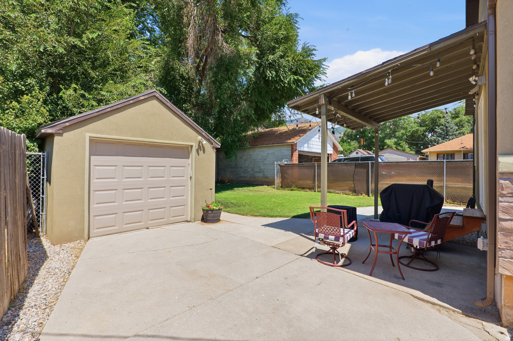724 CANYON RD photo 4