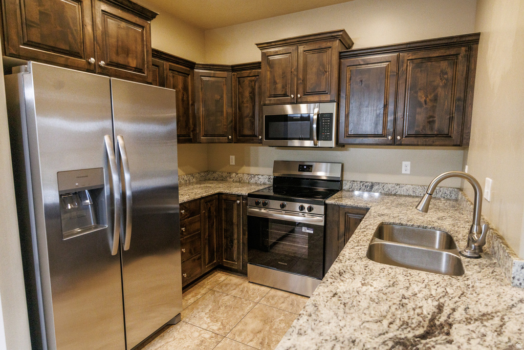 308 S 740 W photo 3