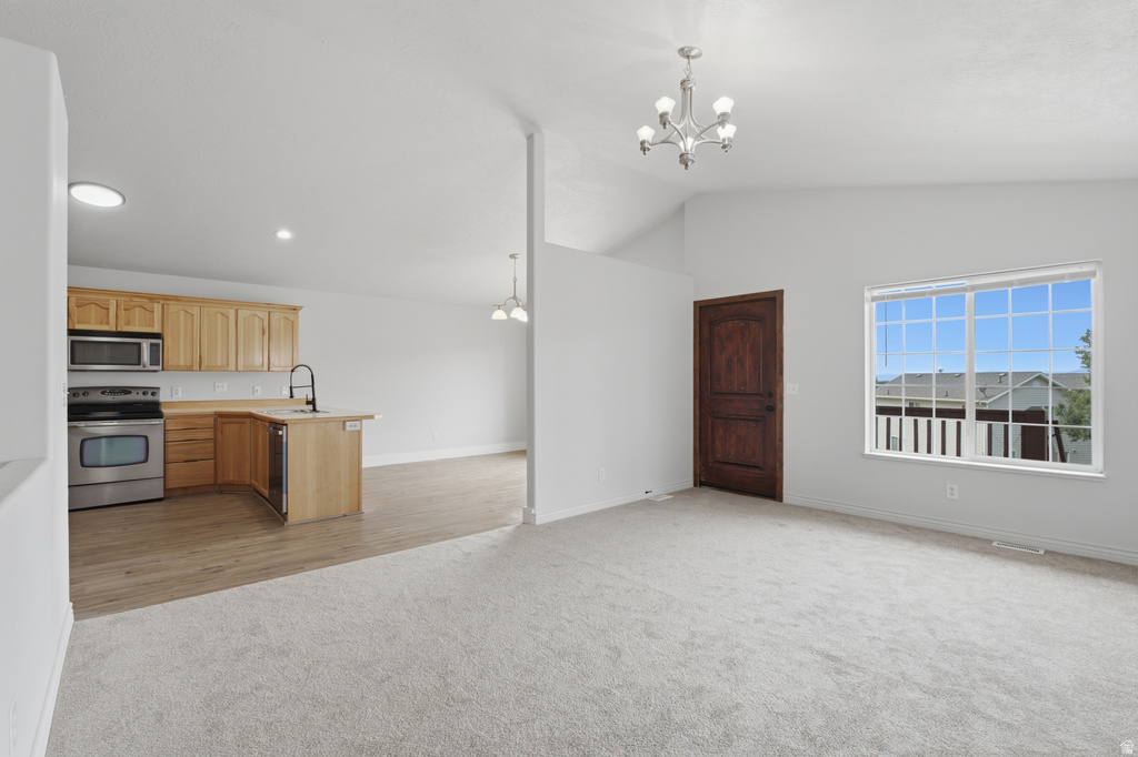 1424 N SPRING MOUNTAIN DR photo 4