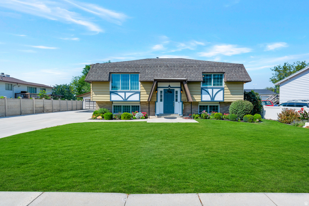 3268 W HECTOR DR photo 2