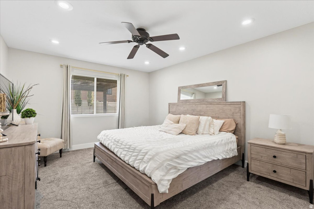 Recessed ceiling lighting, ceiling fan, and window with blinds