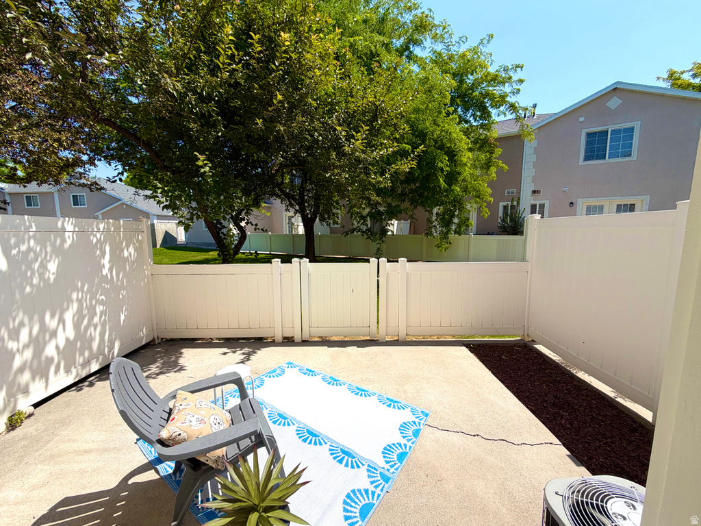 195 STIRLING PL photo 2