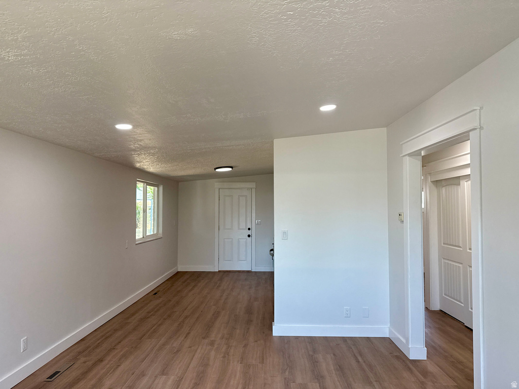 656 E 1050 N photo 3
