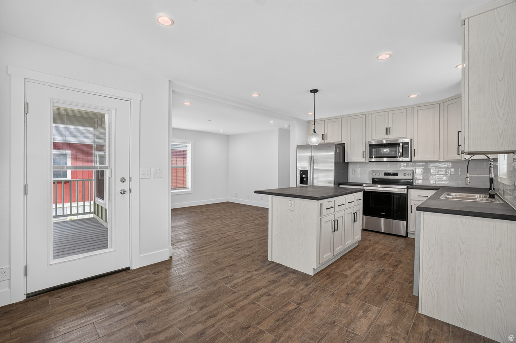1500 N ANGEL ST. photo 5