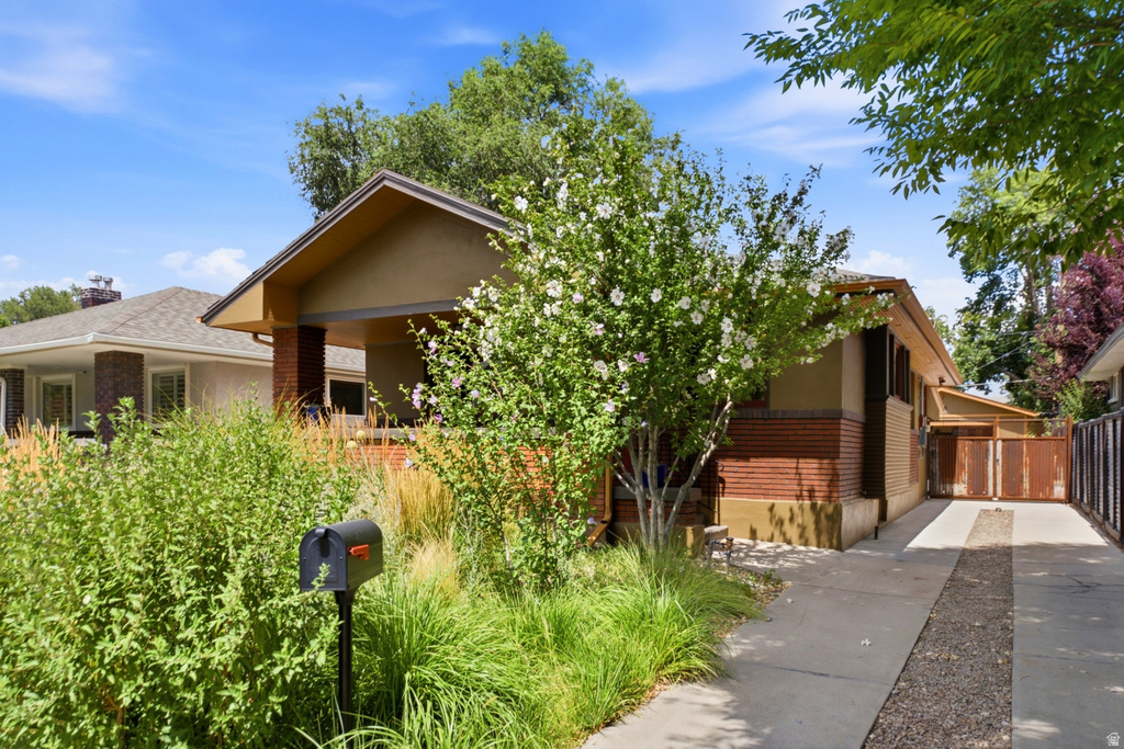 351 E REDONDO AVE photo 3