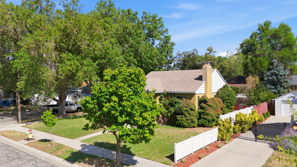 2001 E REDONDO S AVE photo 2