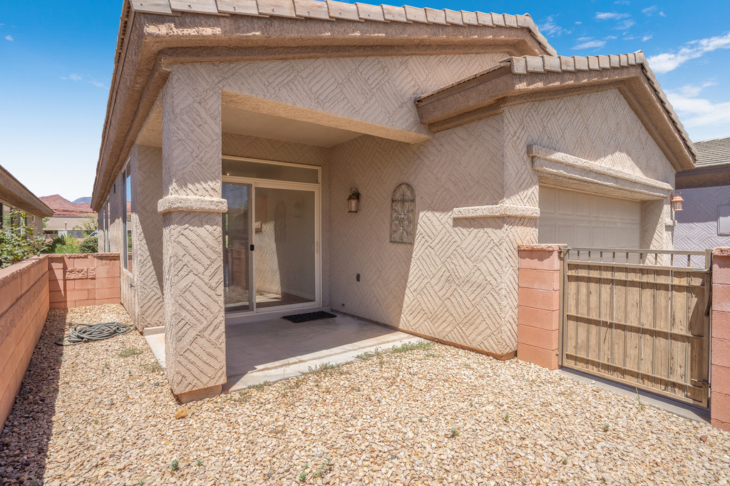 2196 N SILVERSTONE WAY photo 2