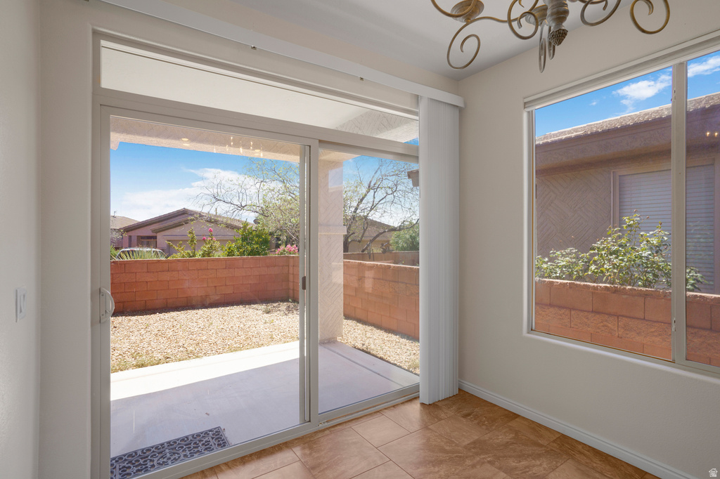 2196 N SILVERSTONE WAY photo 3