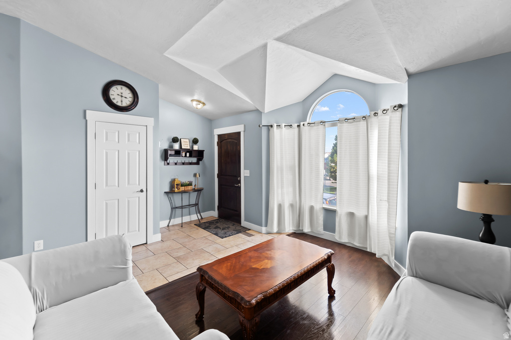 3238 S IVY DR photo 2
