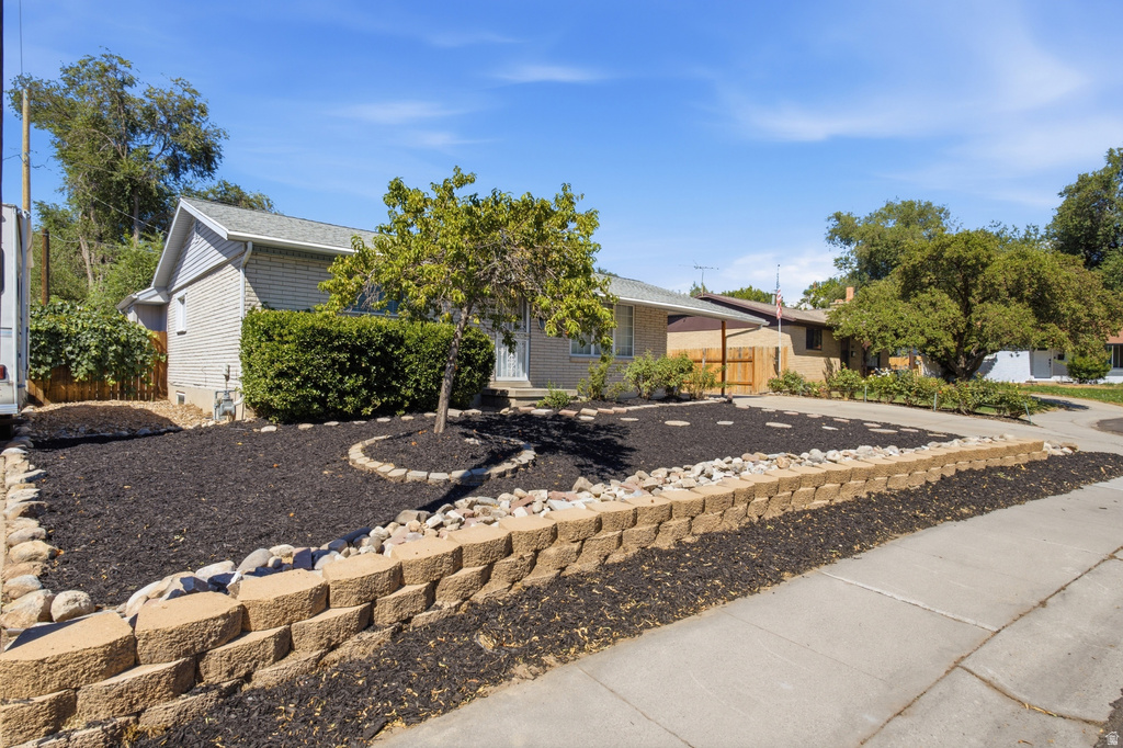 96 W PAULA DR photo 2