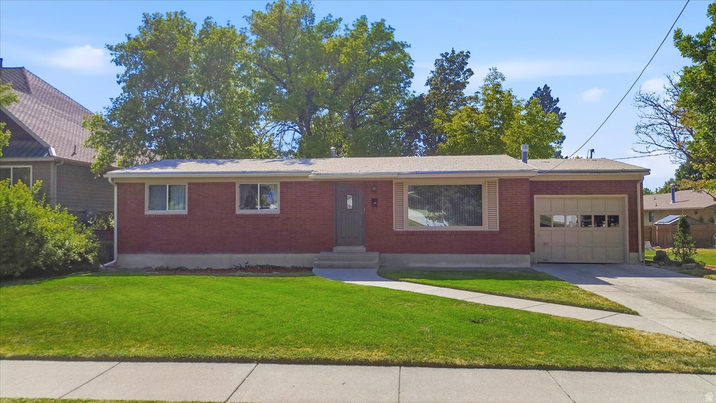 1099 N 400 E photo 2