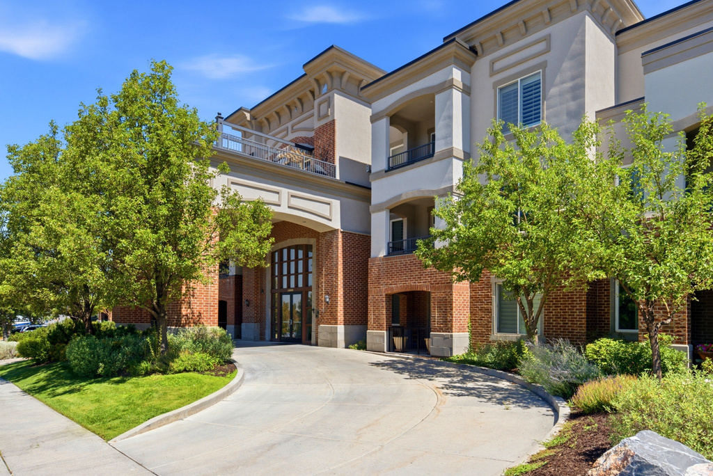 2665 E PARLEYS S WAY photo 2