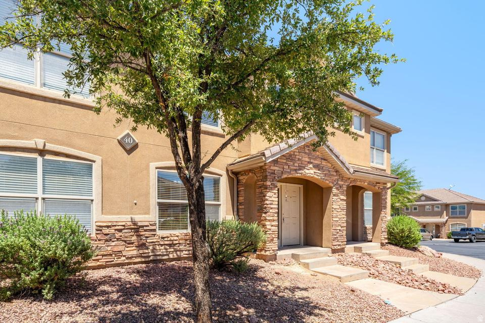 3155 S HIDDEN VALLEY DR photo 2