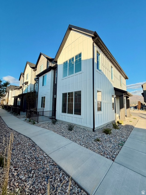 1125 N CLIFTON DR photo 2