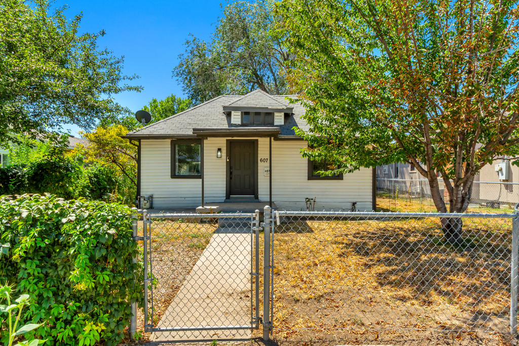 607 W WASATCH S photo 3