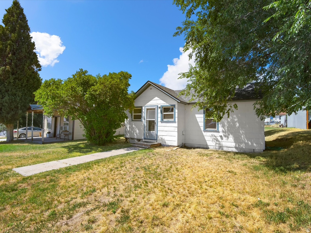 328 S 1ST W photo 2