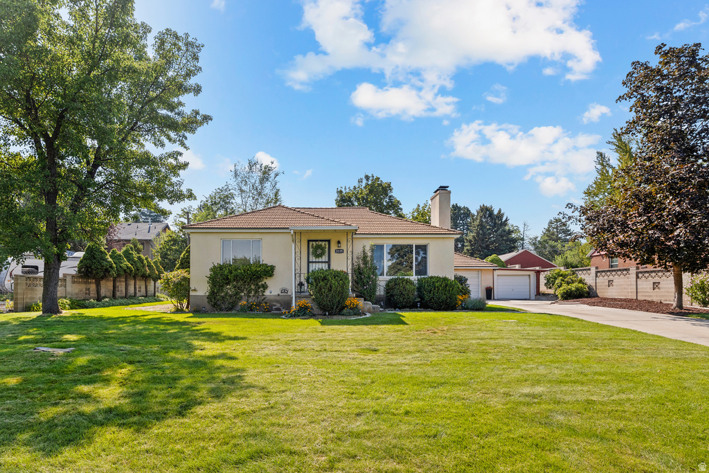 3139 S CRESTVIEW W CIR photo 2