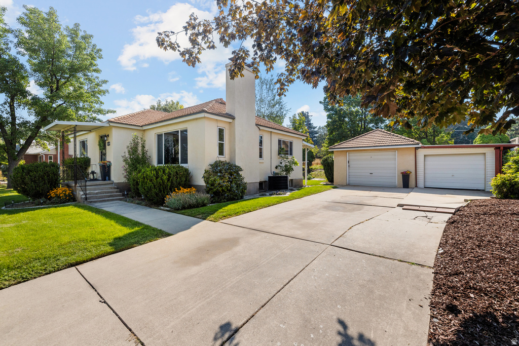 3139 S CRESTVIEW W CIR photo 4