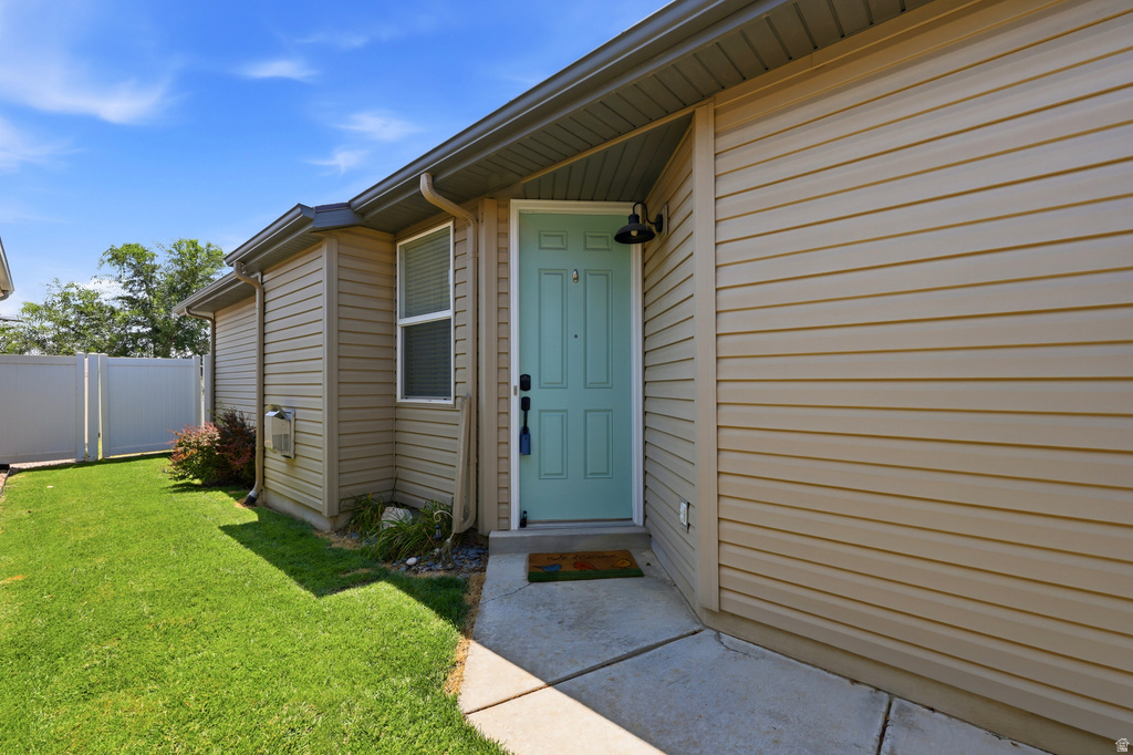 1113 W HAWORTH DR. N photo 4
