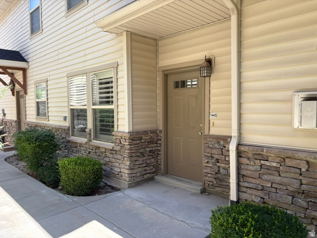 1445 W STONE MEADOW S DR photo 3