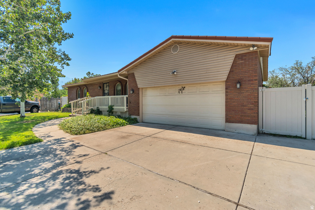 8384 S 1370 E photo 3