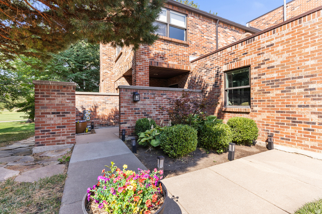1503 SWEETWATER LN photo 3