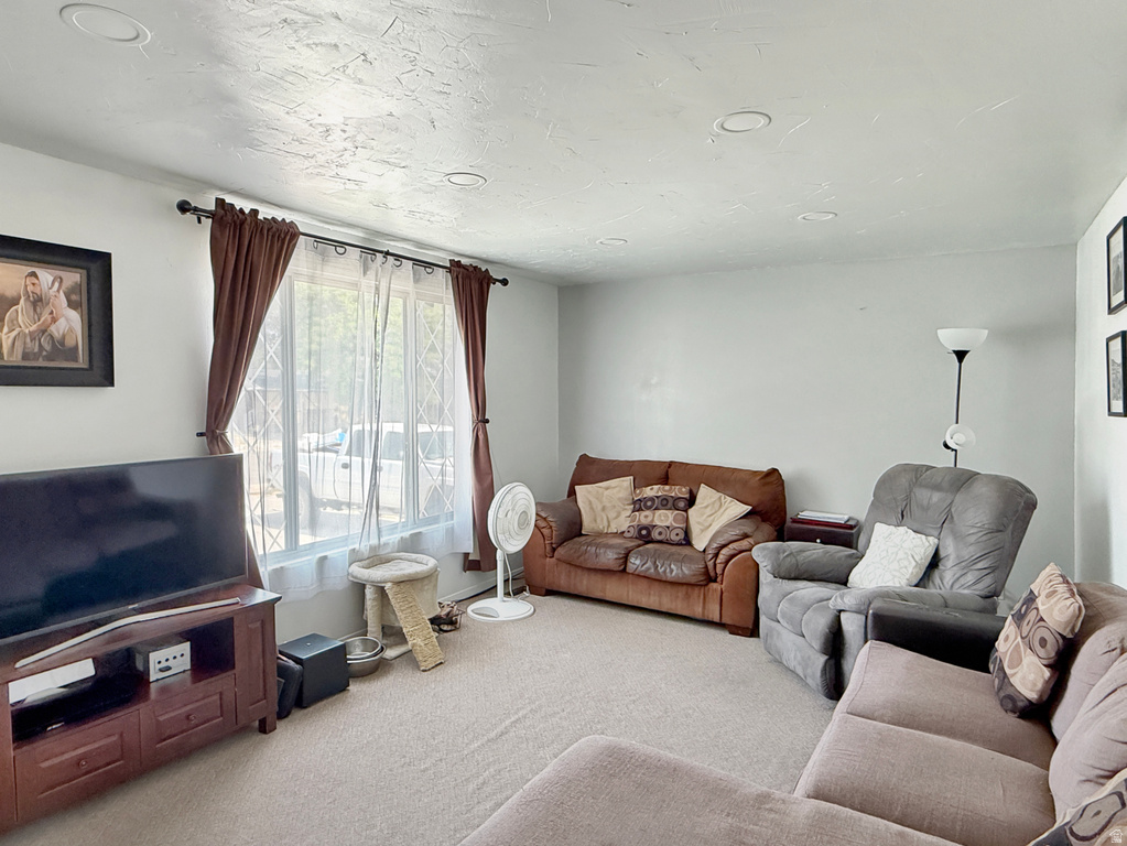 615 N ELM ST photo 2