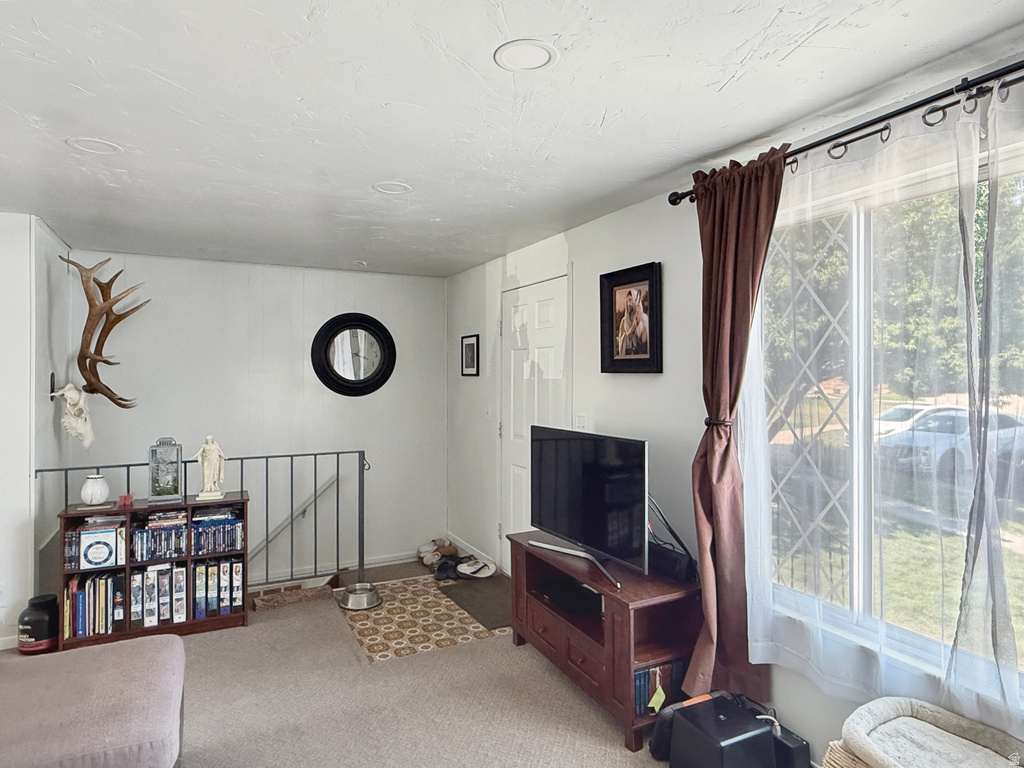 615 N ELM ST photo 3