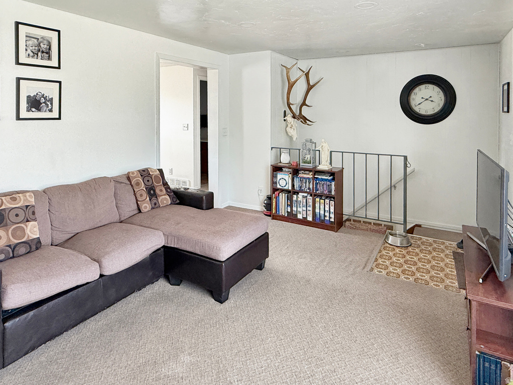 615 N ELM ST photo 5