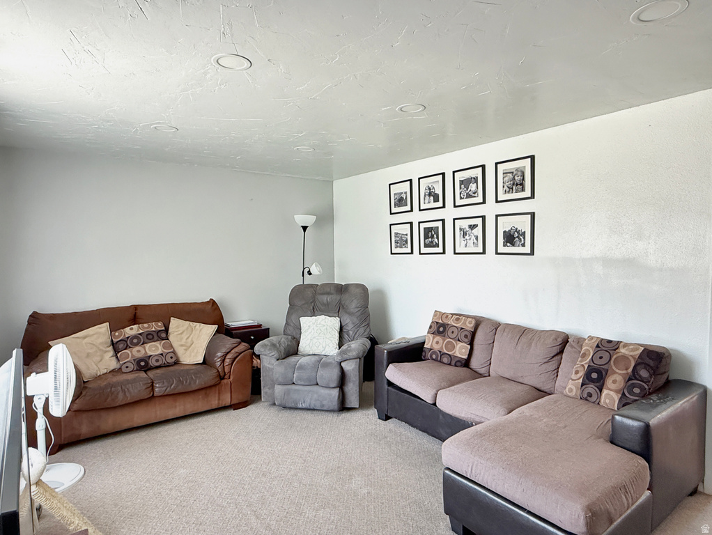 615 N ELM ST photo 4