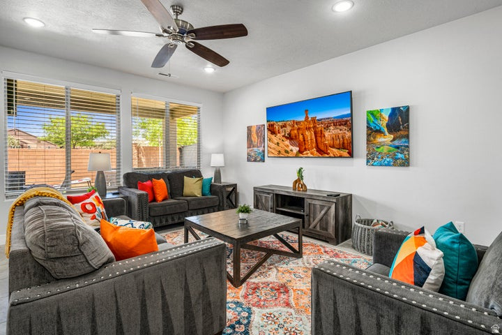 379 N PUERTA DR photo 2