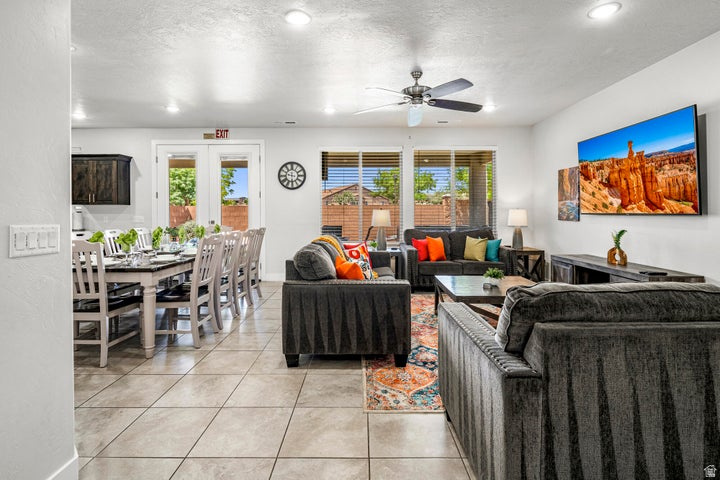 379 N PUERTA DR photo 4