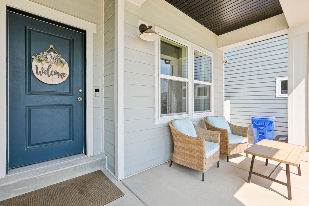 4389 E INVERNESS LN photo 2