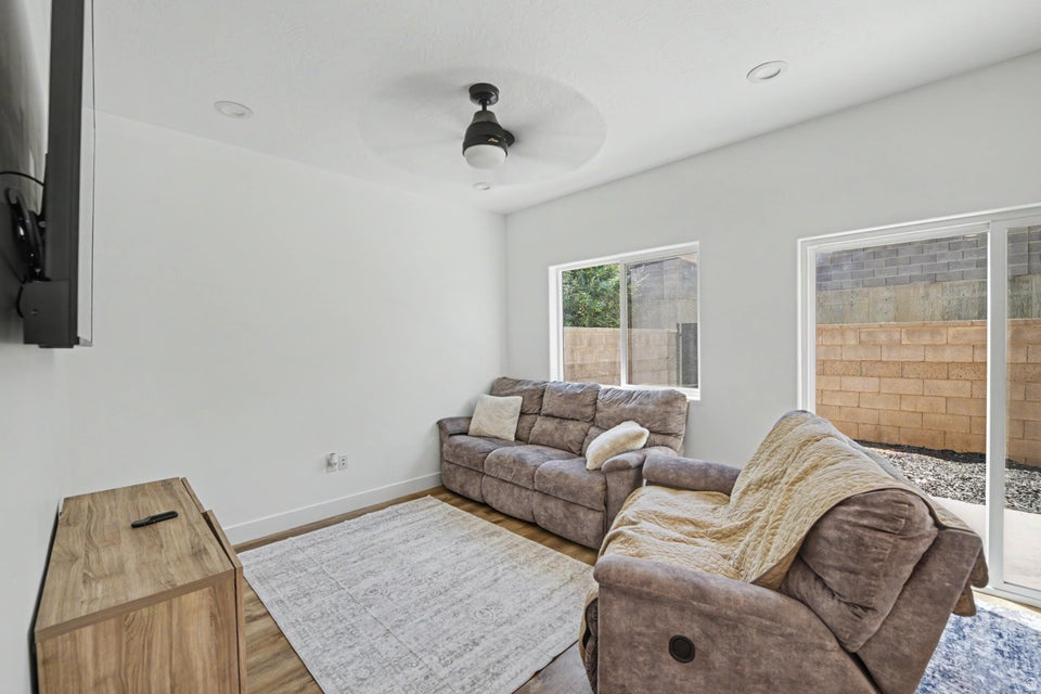 686 N 275 W photo 5