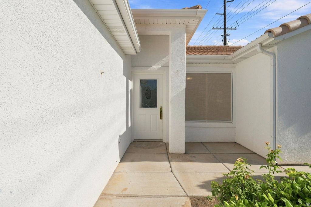 210 N MALL DR photo 4