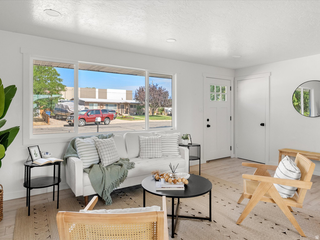 1087 N 125 W photo 2