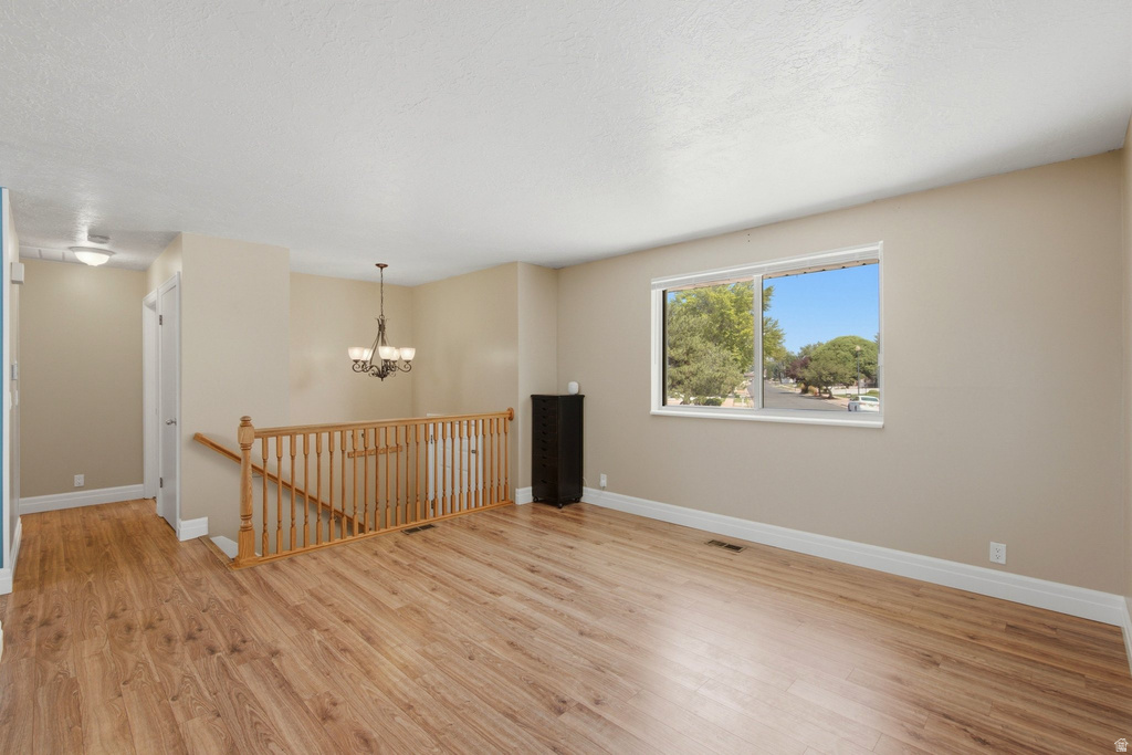 322 E ANNALYN DR photo 4