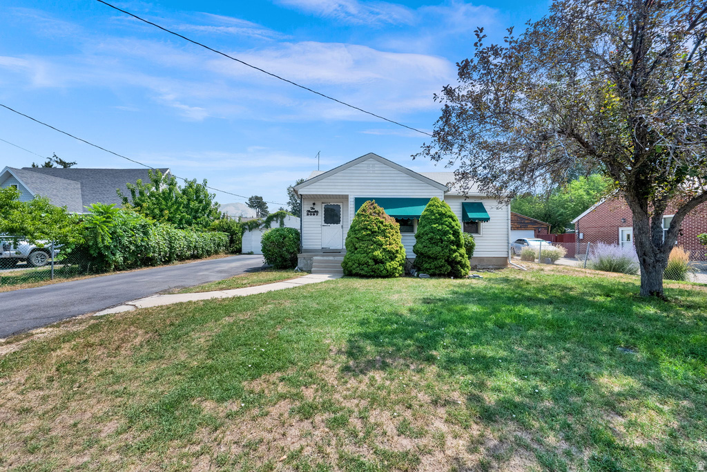 3097 S MELBOURNE ST photo 2
